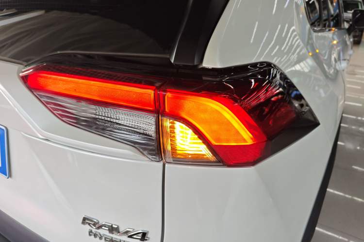 Used Toyota RAV4 2022 Dual-Engine 2.5L E-CVT Four-Wheel Drive Elite Plus Edition
