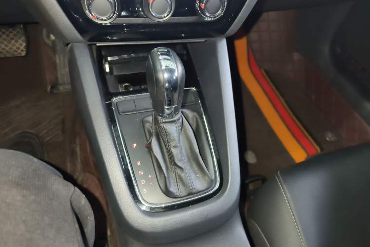 Used Volkswagen Sagitar 2015 1.6L Automatic Comfort Model
