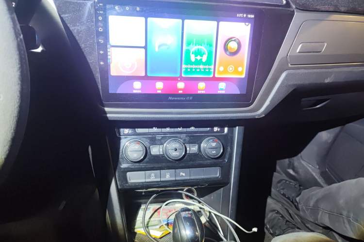 Used Volkswagen Touran 2018 Volkswagen Touran L 280TSI DSG Boundary Edition 7 Seats China VI Standard
