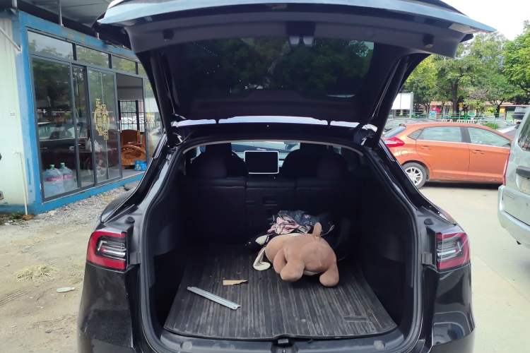 Used Tesla Model Y 2023 Rear-Wheel-Drive Version
