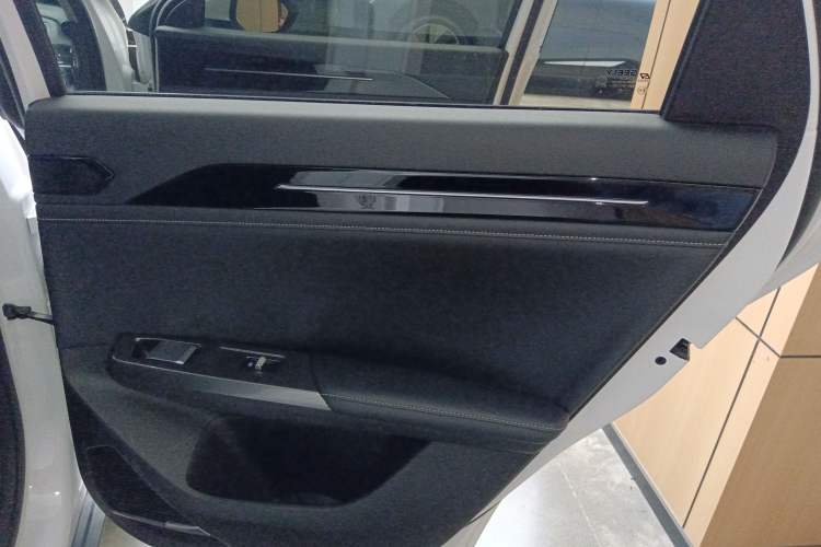 Used  L6 2024 125km PLUS Dragon Edition
