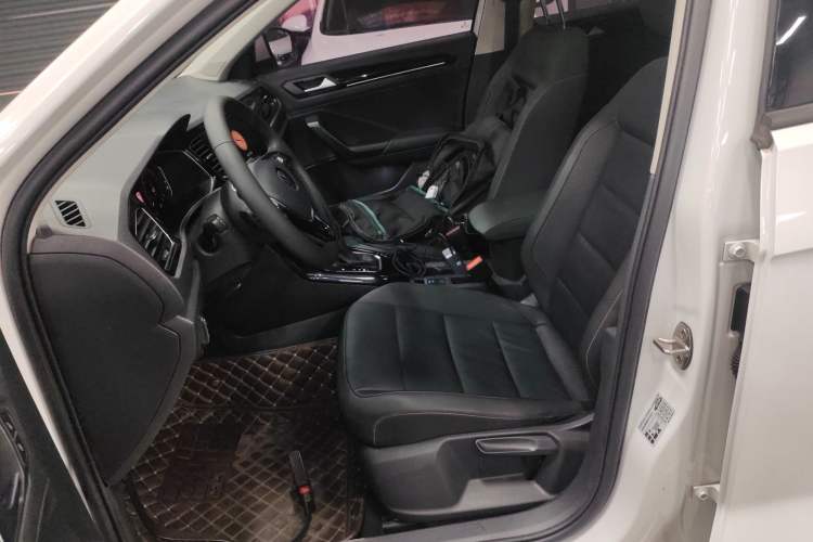 Used Volkswagen T-ROC 2021 280TSI DSG Two-Wheel Drive Comfort Connect Edition
