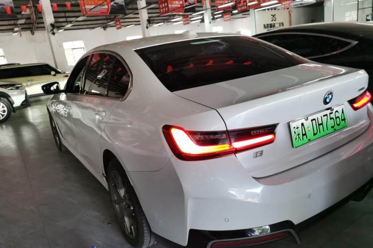 Used BMW i3 2022 eDrive 35 L
