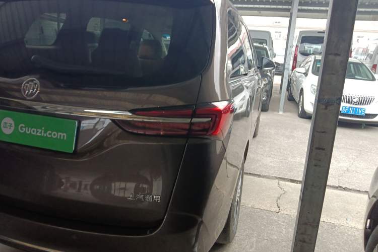 Used Buick GL8 2023 Facelifted Land Cruiser Executive Luxury Version
