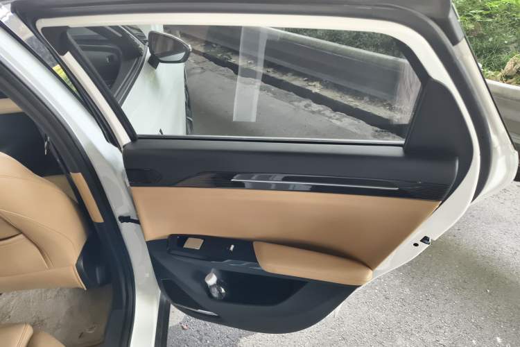 Used  L6 2023 125km MAX
