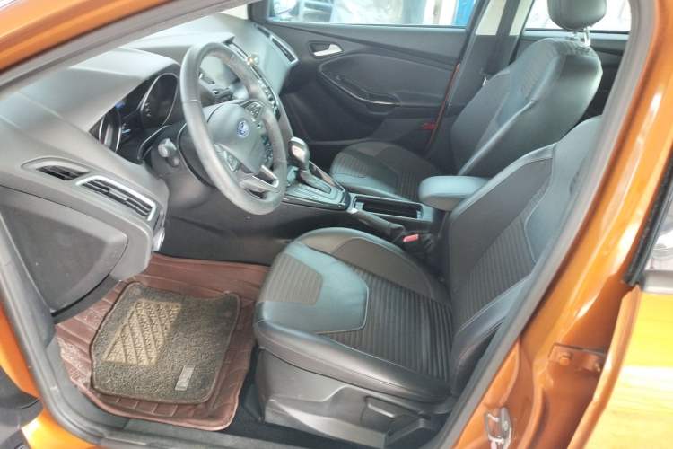 Used Ford Focus 2015 Hatchback 1.6L Automatic Fashion Edition
