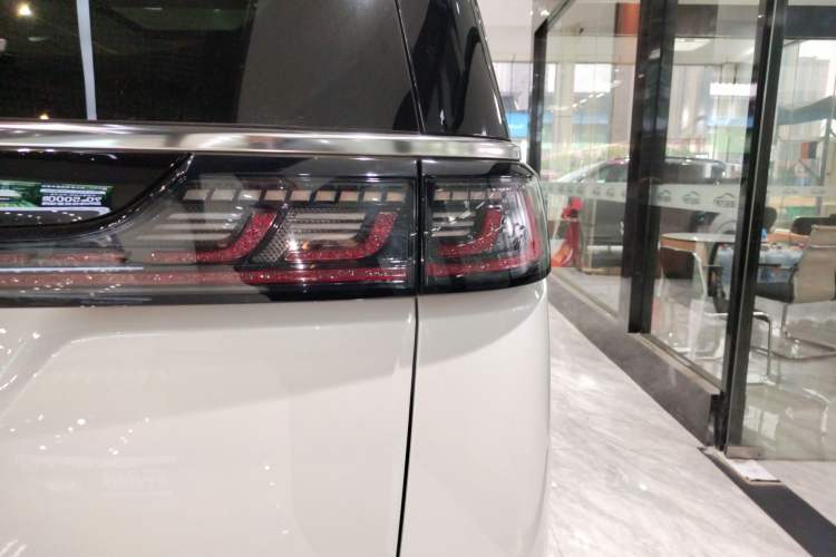 Used VOYAH Dream 2025 PHEV Four-Wheel Drive Prestige Kunpeng Edition