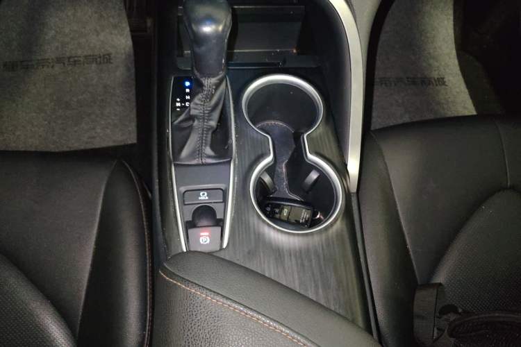 Used Toyota Camry 2021 2.0G Luxury Edition
