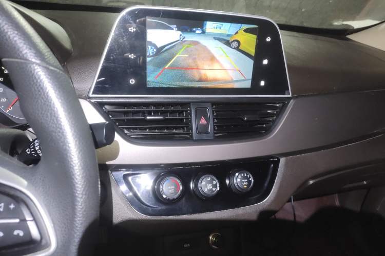 Used Baojun 310W 2017 1.5L Manual Fashion Model China V
