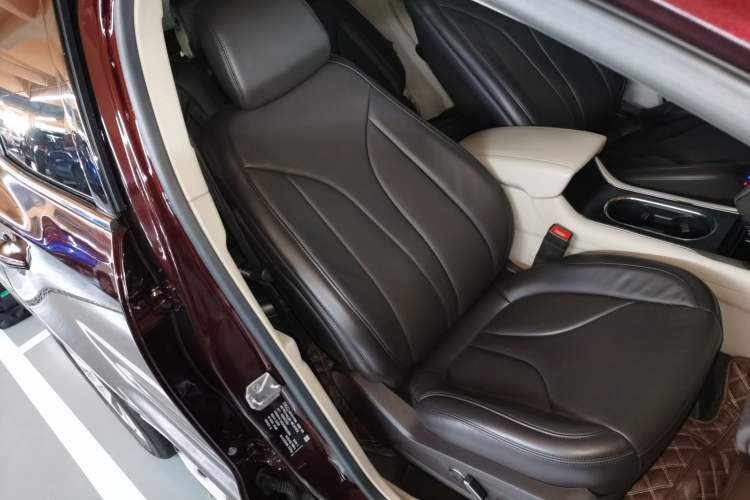 Used Lincoln MKC 2017 2.0T Two-Wheel-Drive Luxury Edition
