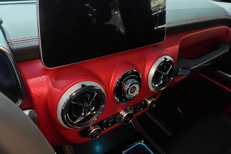 Used  BJ40 2024 2.0D Blade Hero Glory Edition
