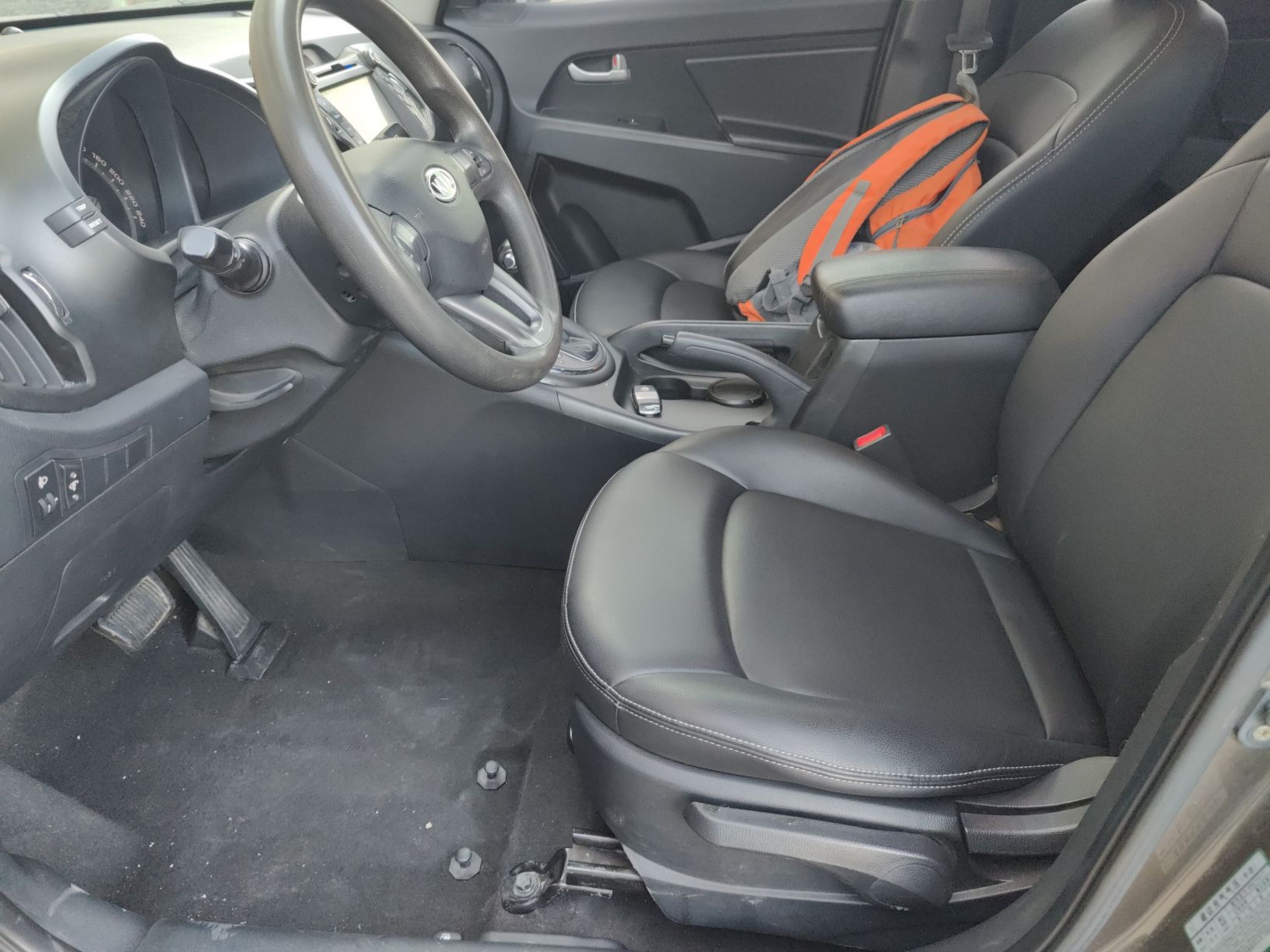 Переднее сиденье в автомобиле