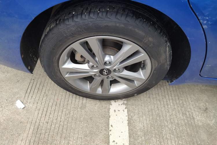 Used Hyundai Elantra 2016 1.6L Manual ZhiXuan · Dynamic Model
