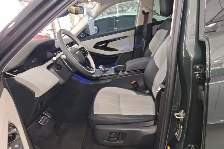 Used Land Rover Range Rover Evoque 2024 Aurora L 249 PS Prestige Light-Chasing Edition
