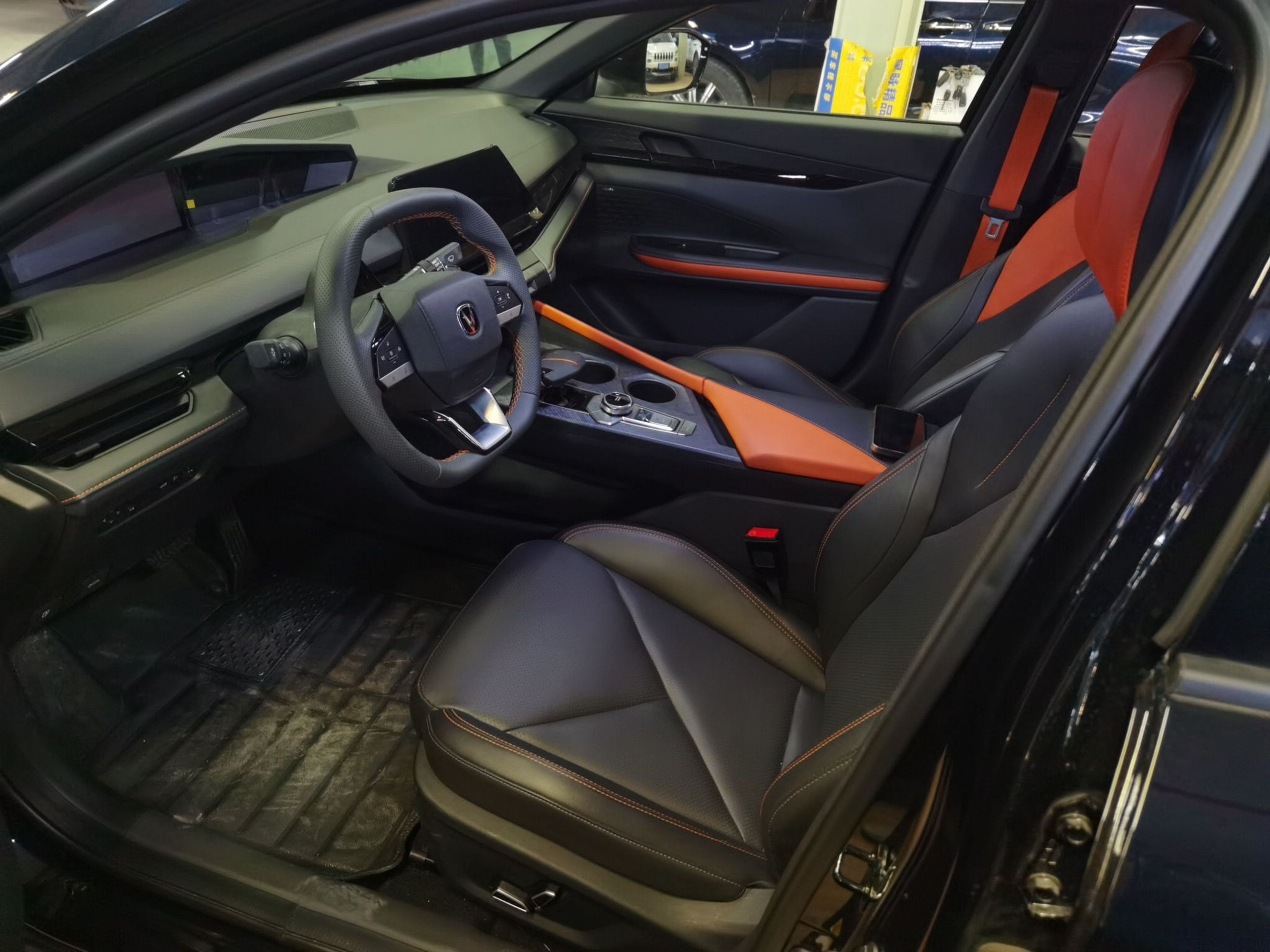 المقاعد الأمامية داخل السيارة