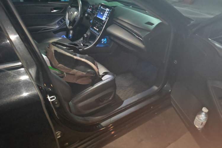 Used Toyota Avalon 2019 Dual-Engine 2.5L Luxury Edition China VI Standard
