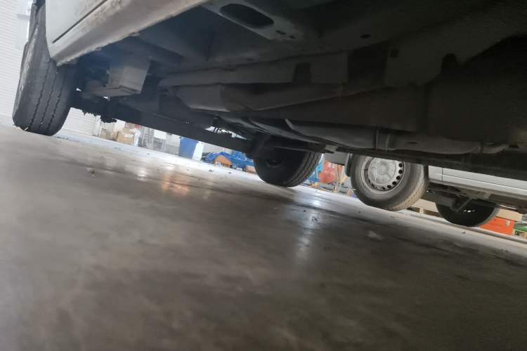 Used Ford Transit 2017 2.0T Diesel Multi-Purpose Commercial Vehicle Short Wheelbase Low Roof China V Standard