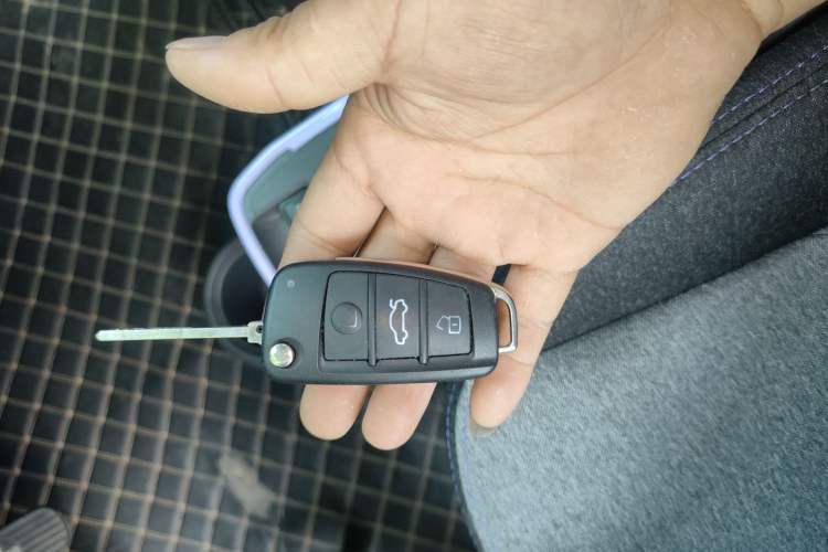 Used Chery QQ Ice Cream 2022 120km Conical Shape Lithium Iron Phosphate
