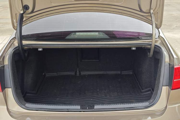 Used Volkswagen Sagitar 2017 230TSI Automatic Comfort Version
