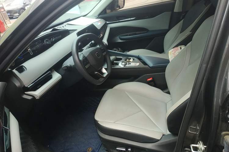 Used Changan UNI-V iDD 2023 ZhiDian iDD 1.5T 113km Smart & Fun Version
