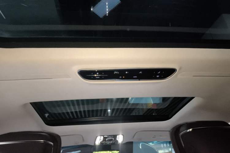 Used Buick Century 2023 2.0T Six-Seater Yinshi Edition
