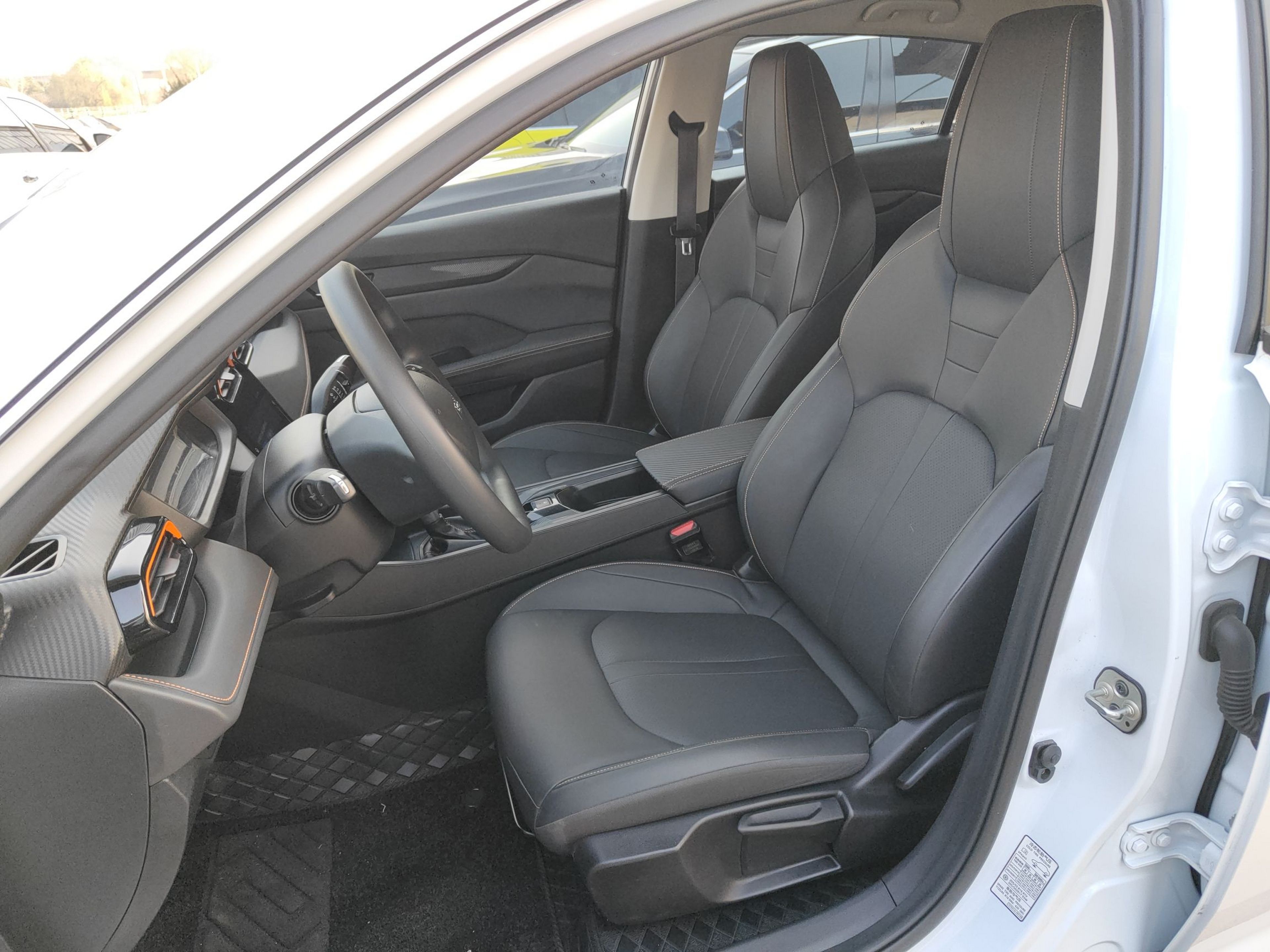 Переднее сиденье в автомобиле