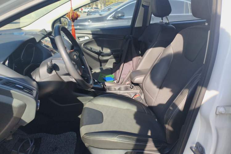 Used Ford Focus 2012 Hatchback 1.6L Automatic Fashion Edition