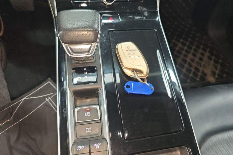 Used Roewe i6 MAX New Energy 2022 EV 600 Grand Touring Edition with Skyroof
