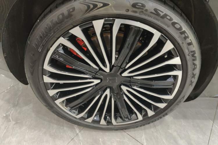 Used  12 2025 Ultra Extended-Range Edition
