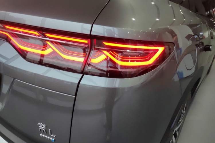 Used BYD Song L DM-i 2025 Intelligent Driving Version 112 km Beyond-Range Type
