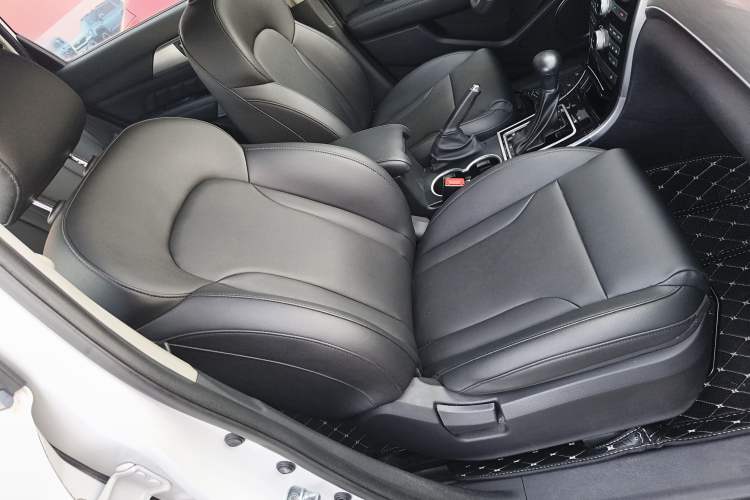 Used Haval H2 2016 Red Label 1.5T Automatic Two-Wheel Drive Elite Model
