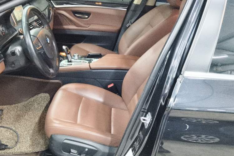 Used BMW 5 Series 2014 520Li Elegant Model
