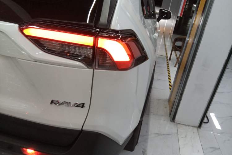 Used Toyota RAV4 2020 2.0L CVT Two-Wheel Drive Fashion Edition
