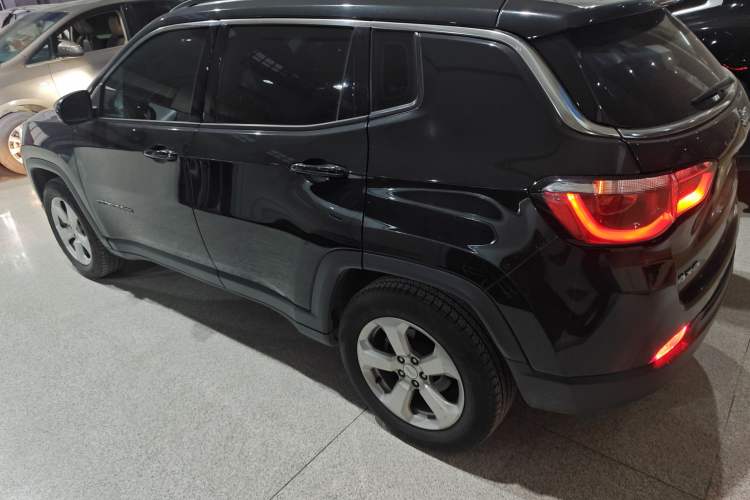 Used  Compass 2017 200T Automatic Enjoyment Version
