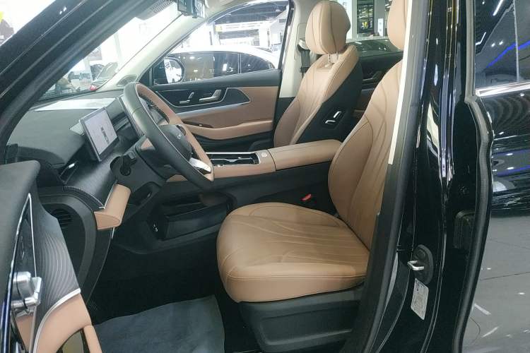 Used Chery Tiggo 8 L 2024 2.0T Two-Wheel Drive Luxury Edition 5 Seats
