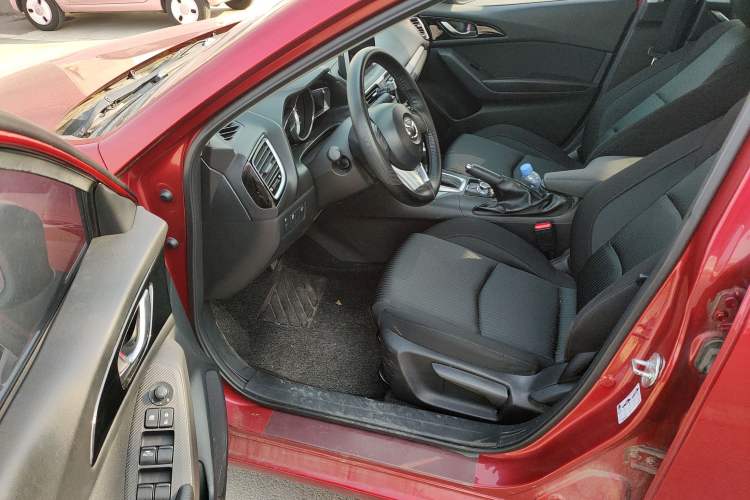 Used Mazda Mazda 3 Axela 2016 Sedan 1.5L Automatic Comfort Model
