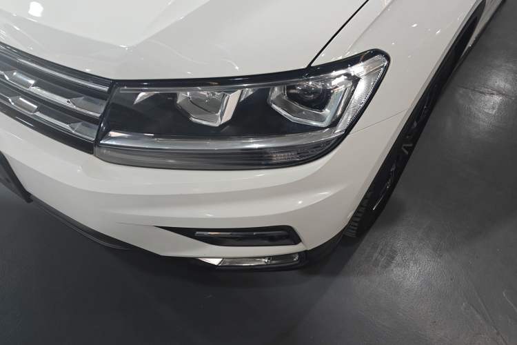 Used Volkswagen Tiguan L 2019 Revised 330TSI Automatic Two-Wheel Drive Smart & Luxury Edition China VI Standard
