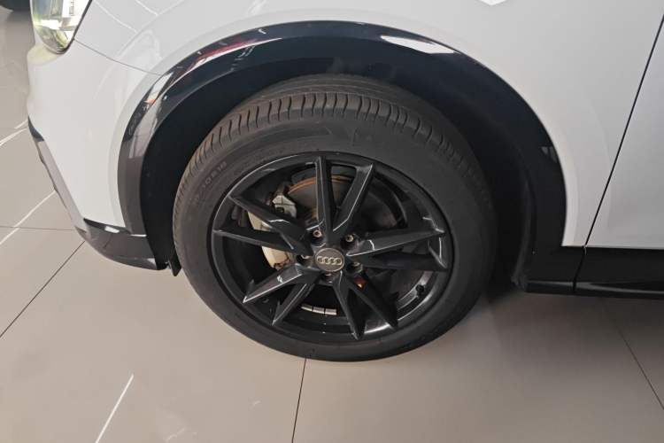 Used Audi Q2L 2021 35 TFSI Progressive Dynamic Edition
