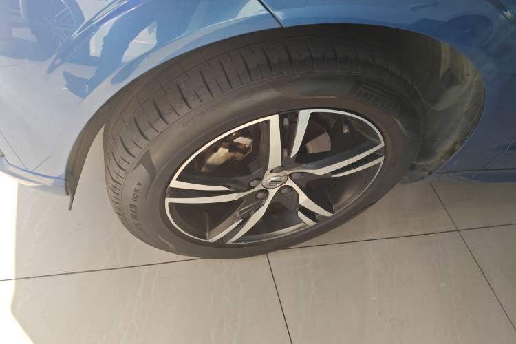 Used Volvo XC60 2019 T5 4x4 Smart & Dynamic Sport Edition China VI Standard