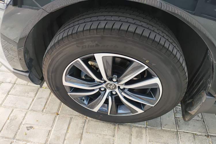 Used Toyota Harrier 2023 Dual-Engine 2.5L CVT Two-Wheel Drive Luxury Edition
