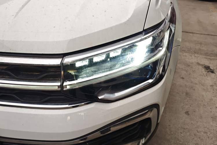 Used Volkswagen Tharu 2023 300TSI Two-Wheel-Drive Full Moon Edition
