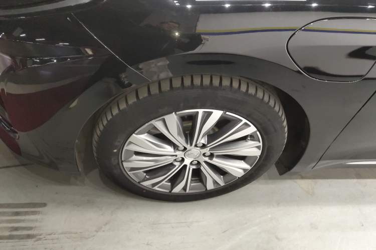 Used Hongqi E-QM5 2023 620km PLUS
