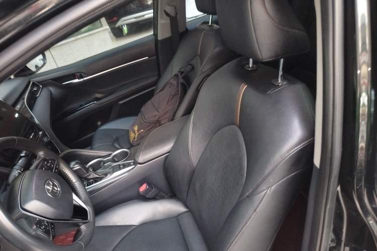 Used Toyota Camry 2021 2.0G Luxury Edition
