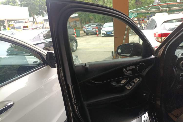 Used Mercedes-Benz GLC 2016 GLC 260 4MATIC Luxury Model