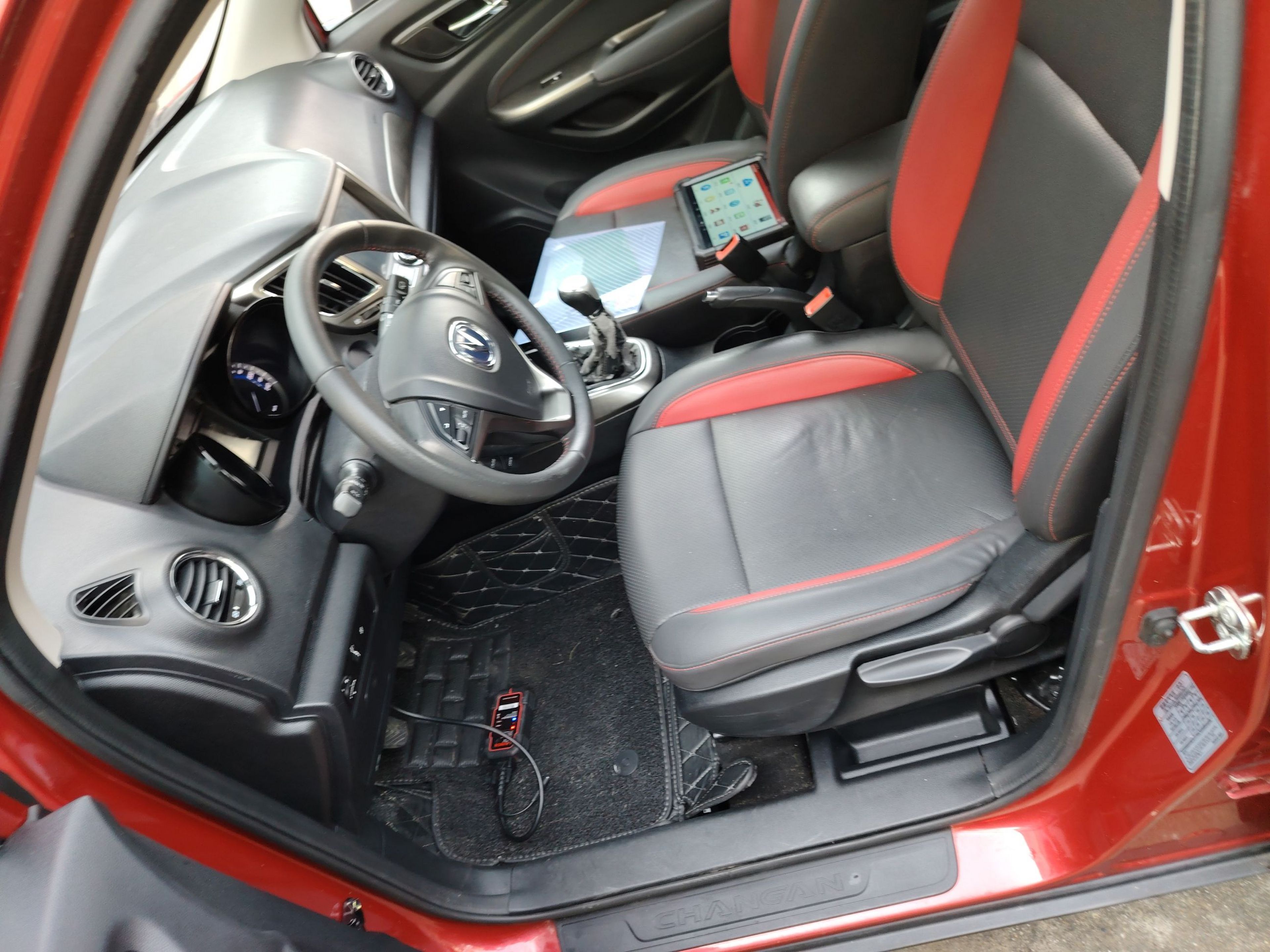 المقاعد الأمامية داخل السيارة