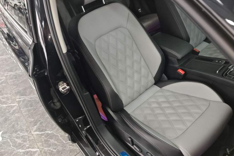 Used Volkswagen Magotan 2023 2 Million Units Limited Edition 330TSI DSG Leading Version
