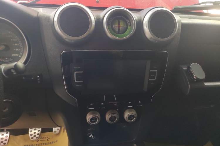 Used  BJ40 2018 40L 2.0T Manual Diesel Four-Wheel Drive Prestige Edition
