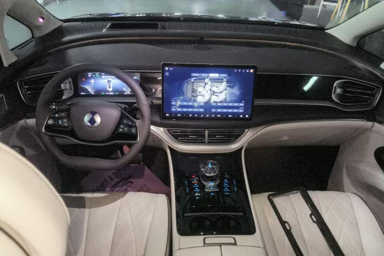 Used Denza D9 2024 DM-i 980 Four-Wheel Drive Flagship Model