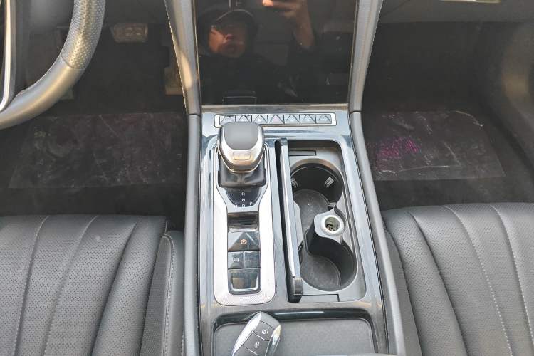 Used Hongqi H5 2023 1.5T DCT Smart Connect Flagship Edition
