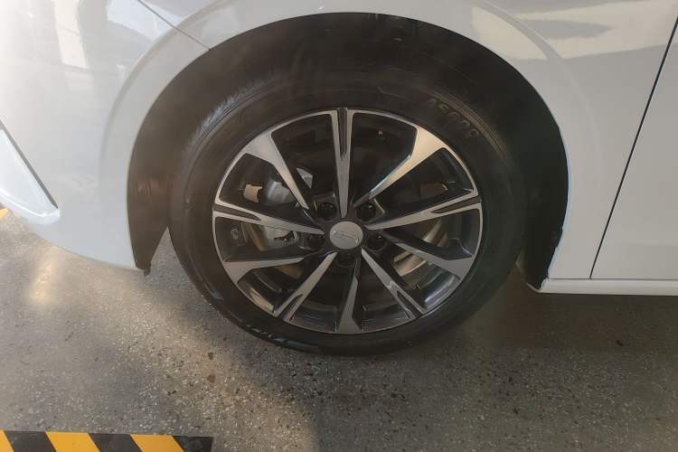 Used Geely Auto Emgrand 2025 4th Generation 1.5L CVT Flagship Version
